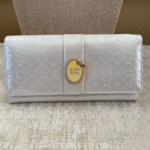 Hello Kitty Sanrio White Faux Patent Leather Long Wallet - Adorable! VGUC
